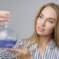 Jak otrzymać kwas siarkowy w warunkach laboratoryjnych?