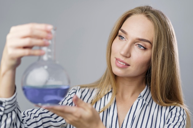 Jak otrzymać kwas siarkowy w warunkach laboratoryjnych?